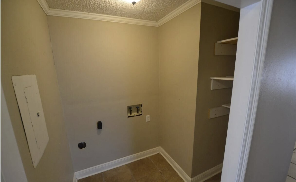 Laundry Room - 1017 Seville Ave