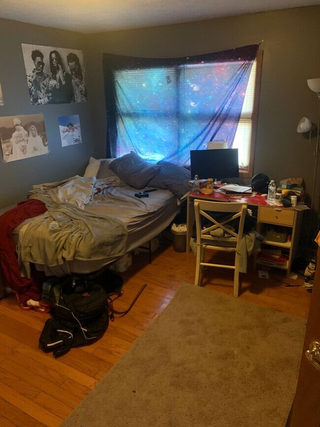 Building Photo - *** AVAILABLE AUGUST 2027 *** 3 Bedroom - 2 Bath Home (Great for a large group!)