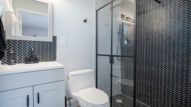 Building Photo - 4960 Viceroy St