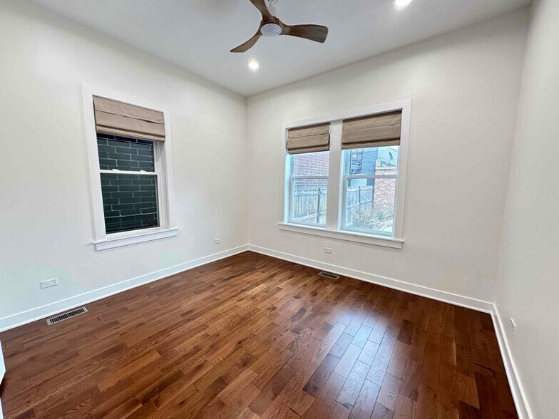 Building Photo - 1529 N Maplewood Ave