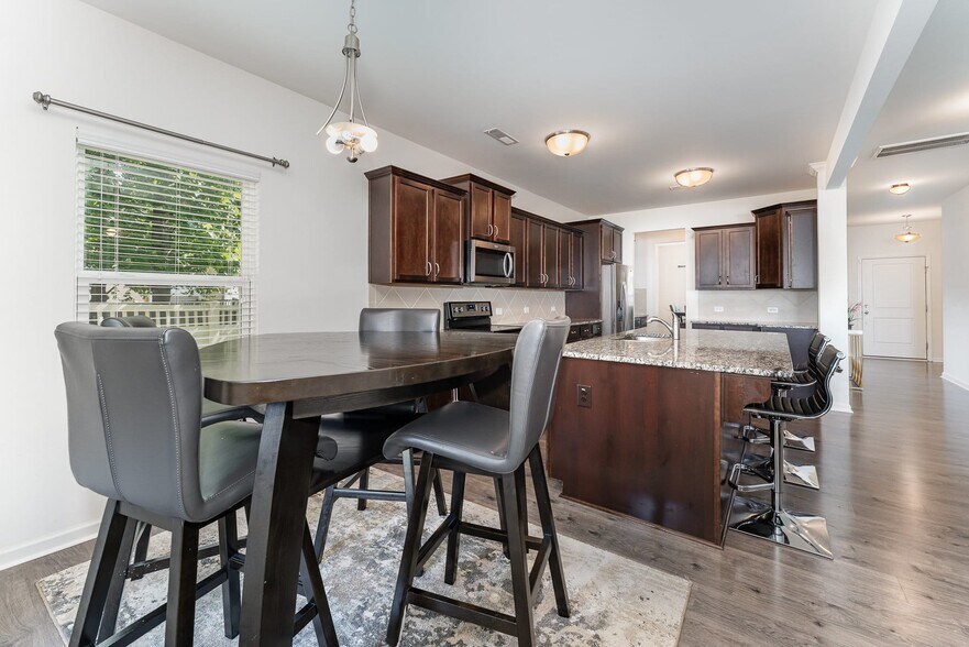 Building Photo - 5514 Hardie Farm Dr