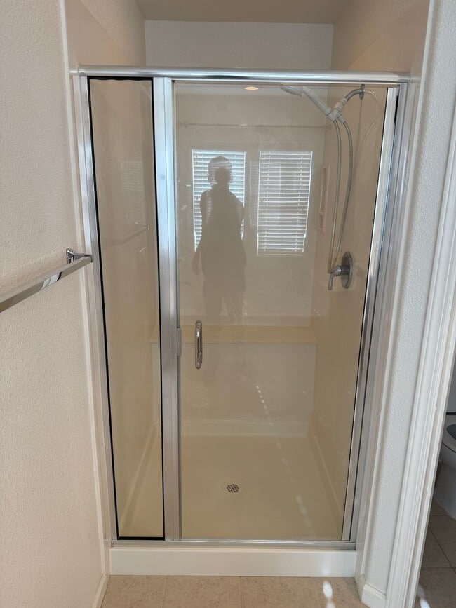 Building Photo - MODERN NEWER 3 BEDROOM 2 STORY FAIRFIELD *...