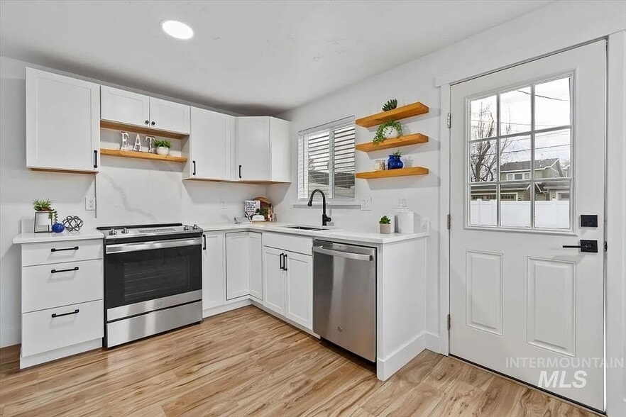 Building Photo - 916 N 32nd St
