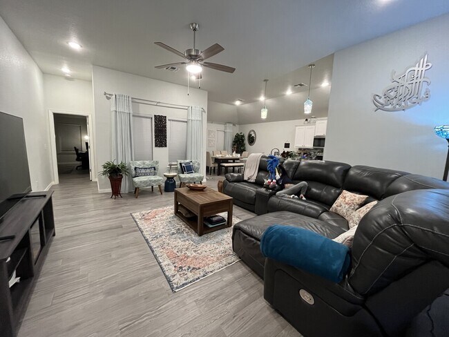 Building Photo - 5031 Olivia