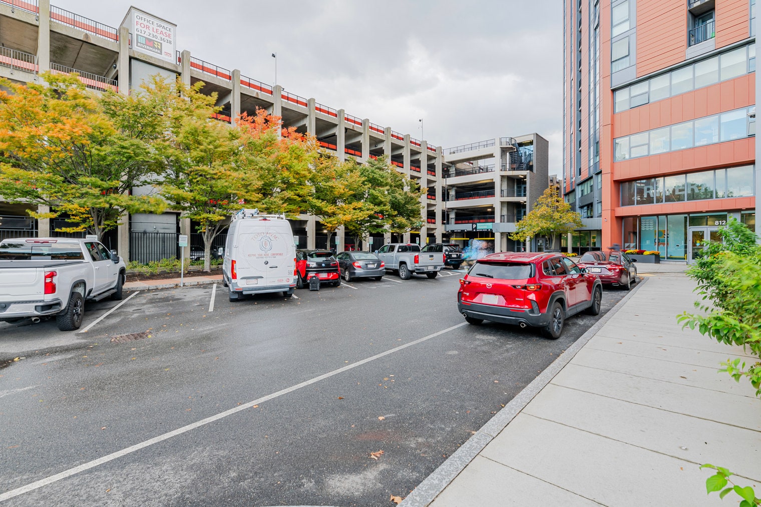 Building Photo - 812 Memorial Dr