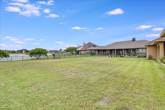 Building Photo - 6241 Lago Vista Dr