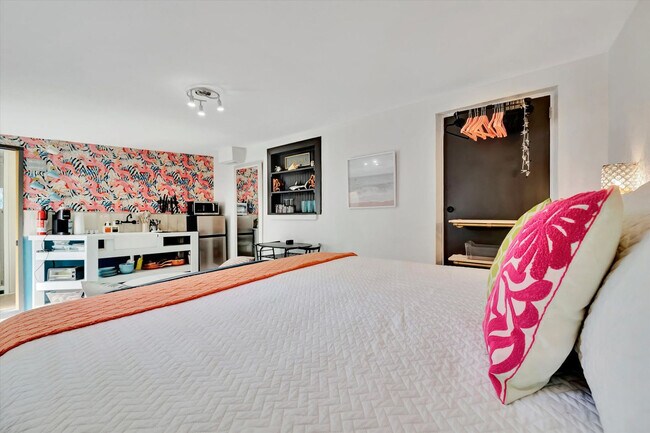 Building Photo - 5025 9th Ave S