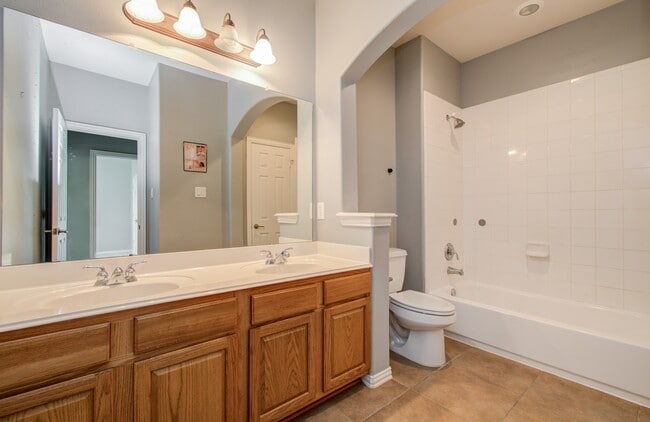 Building Photo - 9106 Sunlight Oak Ln