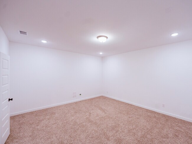 Building Photo - 4104 Willow Grove Ave