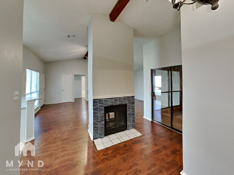 Building Photo - 1134 Hemlock Dr