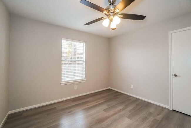 Building Photo - 3722 Colleen Woods Cir