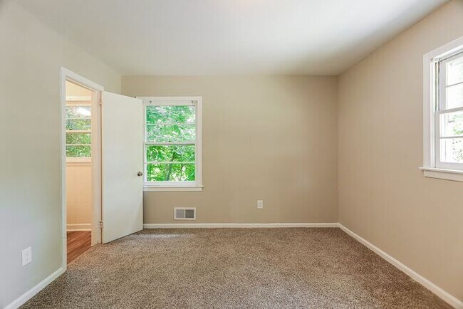 Building Photo - $1300! 3Bed/1Bath in Center Point! Available Soon! Cheers to 250 years—celebrate with limited-tim...
