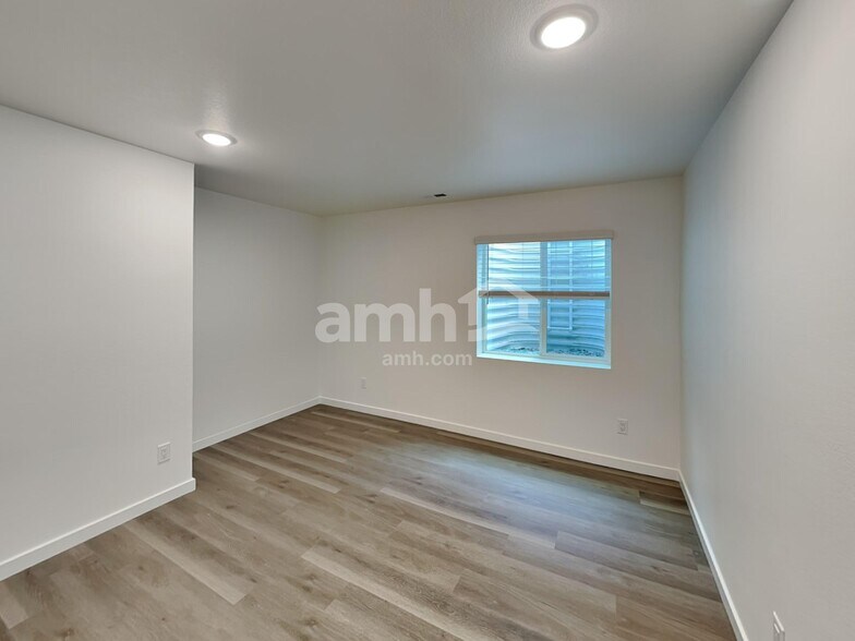 Building Photo - 360 N Addison Way