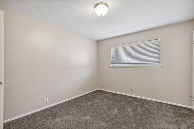 Building Photo - 7918 Royal Ln