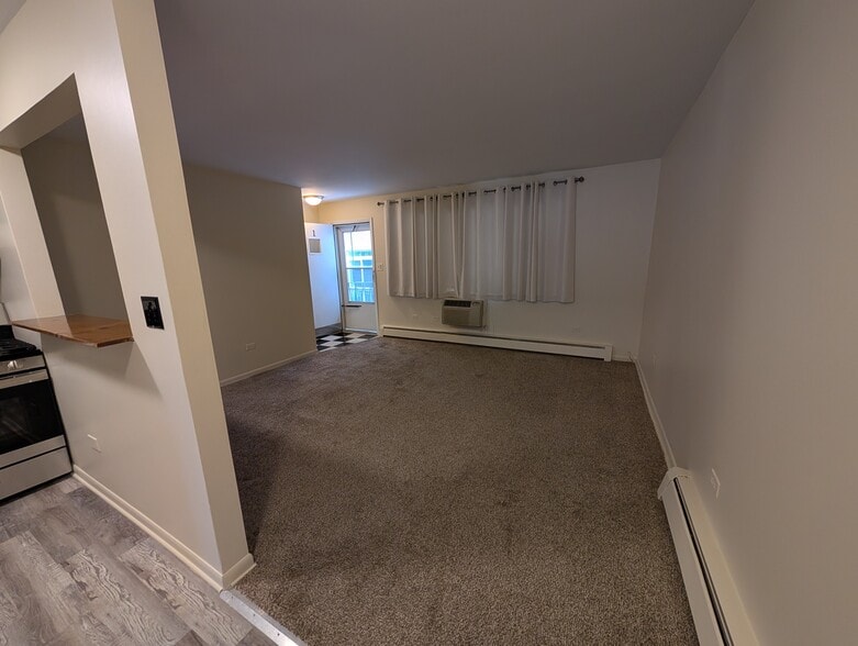 Living Room - 924 Warren Ave