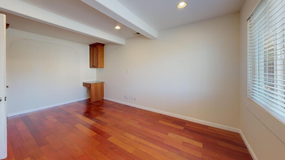 Building Photo - 21060 Grenola Dr