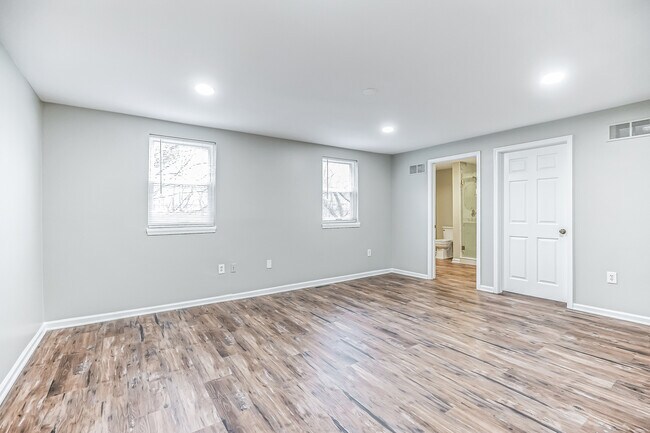 Building Photo - 203 Ford St