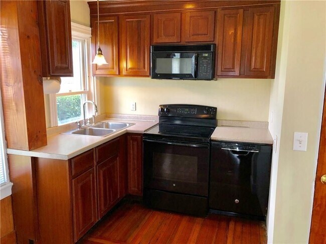 Building Photo - 673 Aquidneck Ave