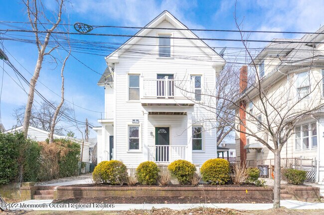 Primary Photo - 907 Bond St