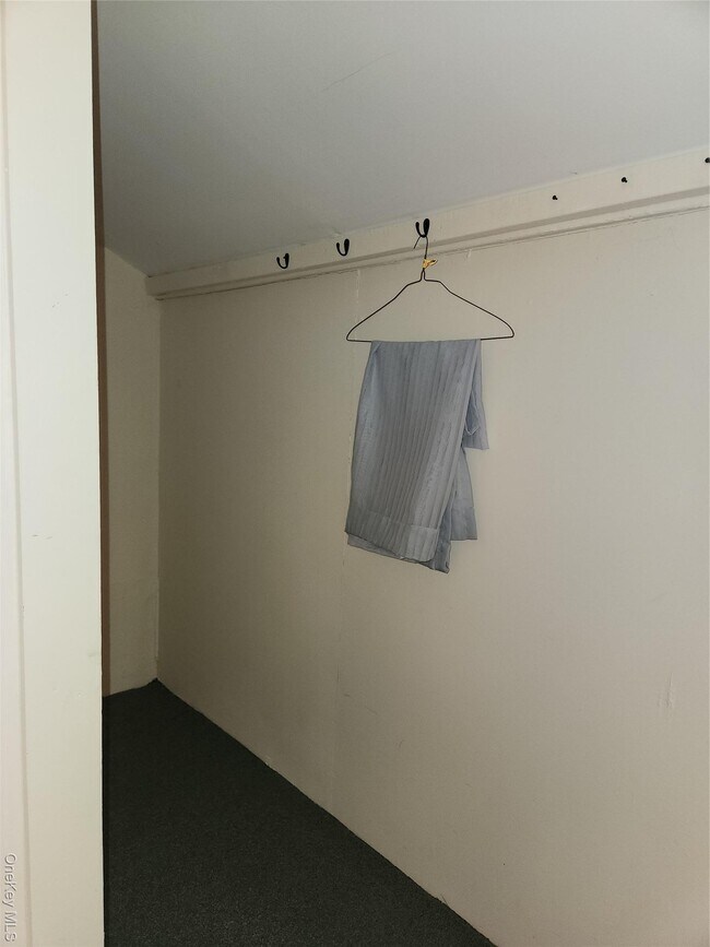 Building Photo - 5635-5639-5639 NY-82