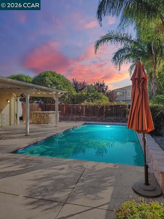 Building Photo - 2321 Star Lilly St