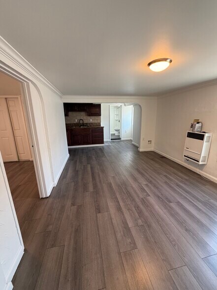 Building Photo - 936 N Ditman Ave