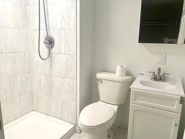 Building Photo - Corner Lot - Remodeled