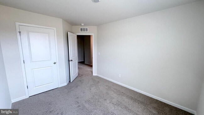 Building Photo - 107 Dinges St