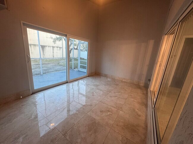 Building Photo - 4044 NW 62nd Ct
