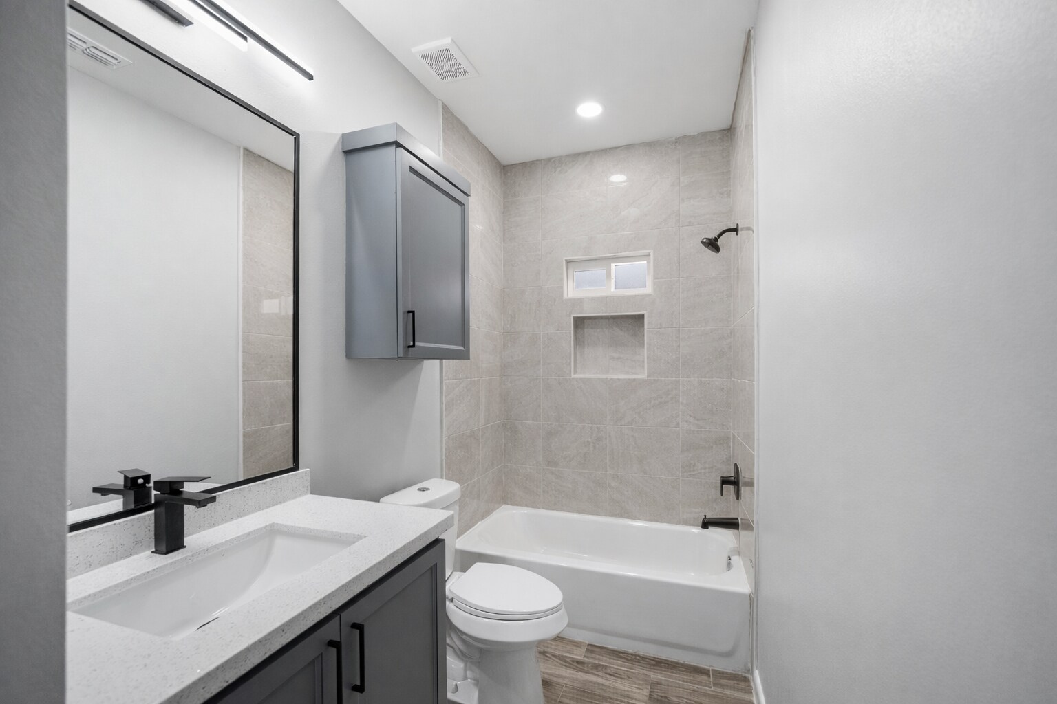 Building Photo - 2409 Indian Creek Ave