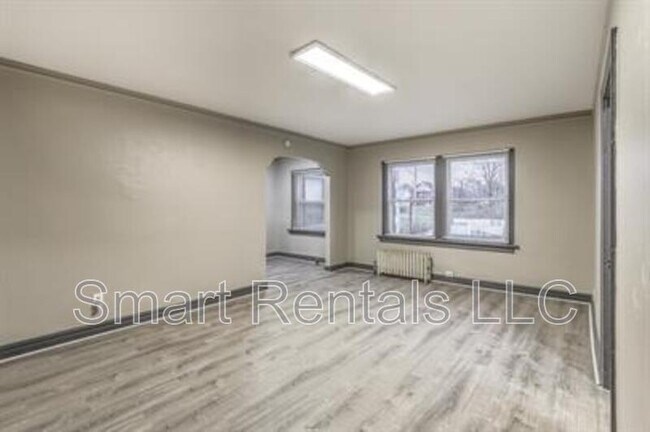 Building Photo - 807 Clara Ave