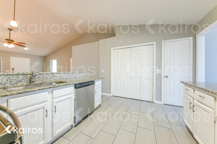 Building Photo - 9807 Tamalpais Dr