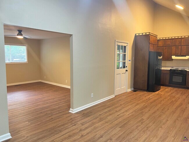 Building Photo - 1199 Runnymede Ln