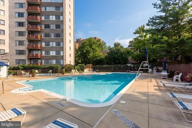 Building Photo - 5340 Holmes Run Pkwy