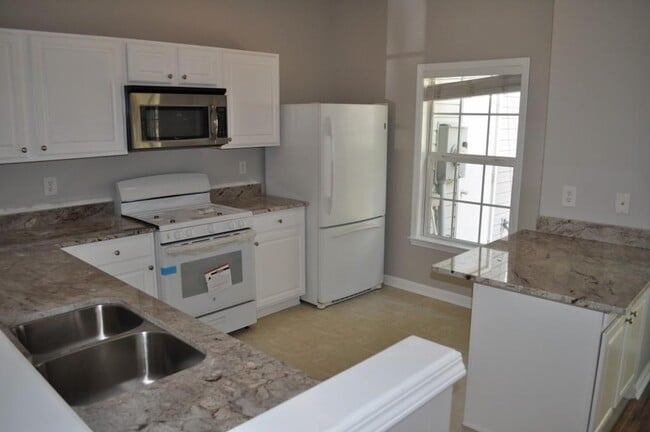 Building Photo - 940 Prestwyck Ct