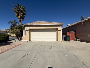 Building Photo - 2 Bedroom 2 Bath