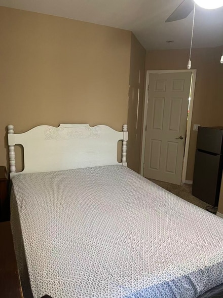 Building Photo - 26256 Palm Tree Ln