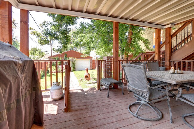 Building Photo - Bungalow in Desirable Highlands! Location Matters!