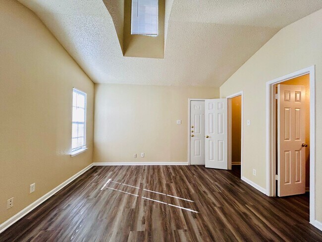 Building Photo - 9219 Kempler Dr