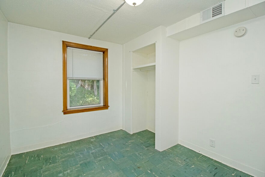 Building Photo - 701 5th Ave N