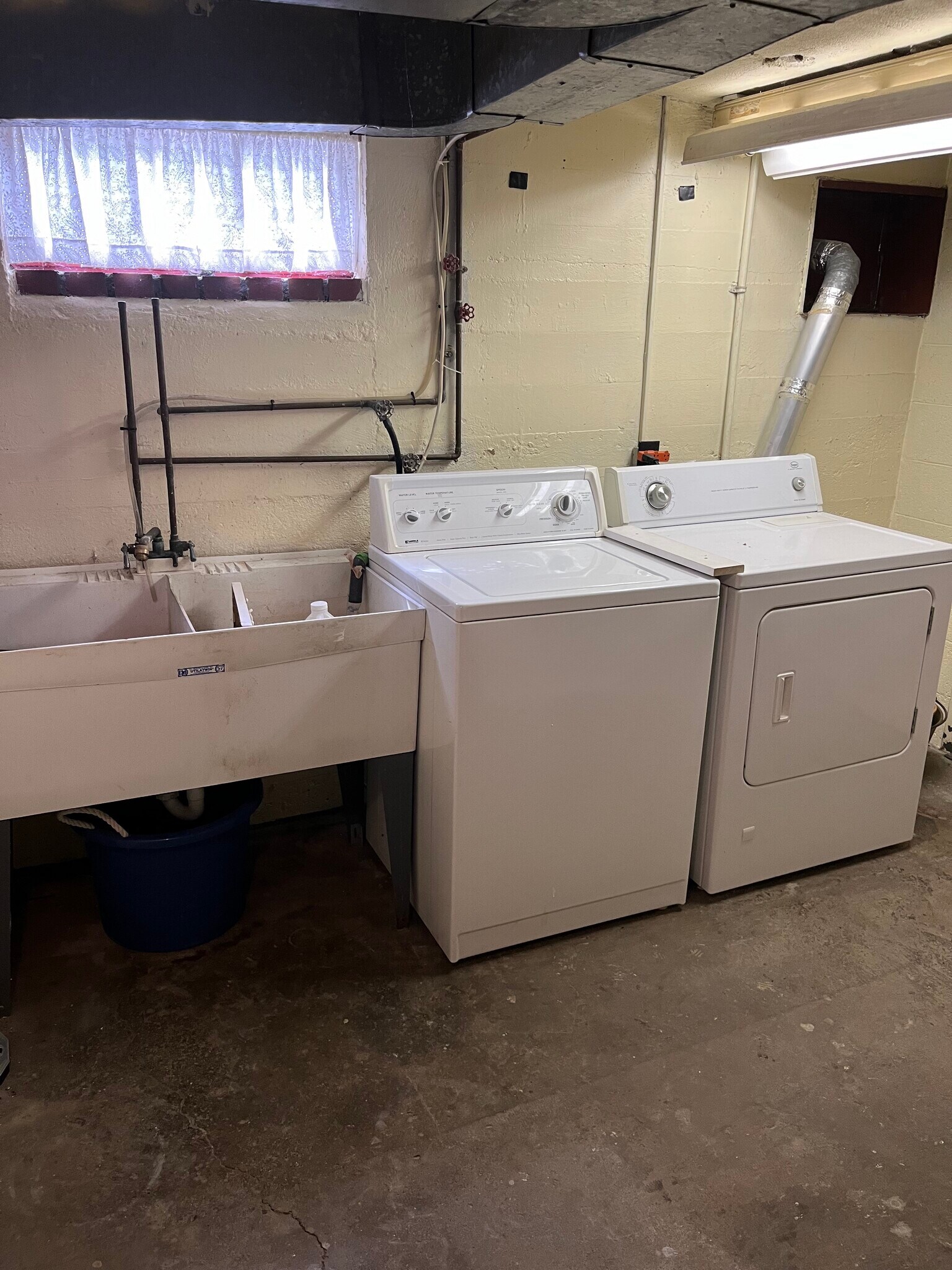 Shared Laundry in Basement - 1324 Wells St