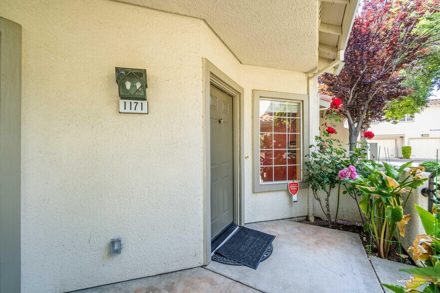 Building Photo - 1171 Tea Rose Cir