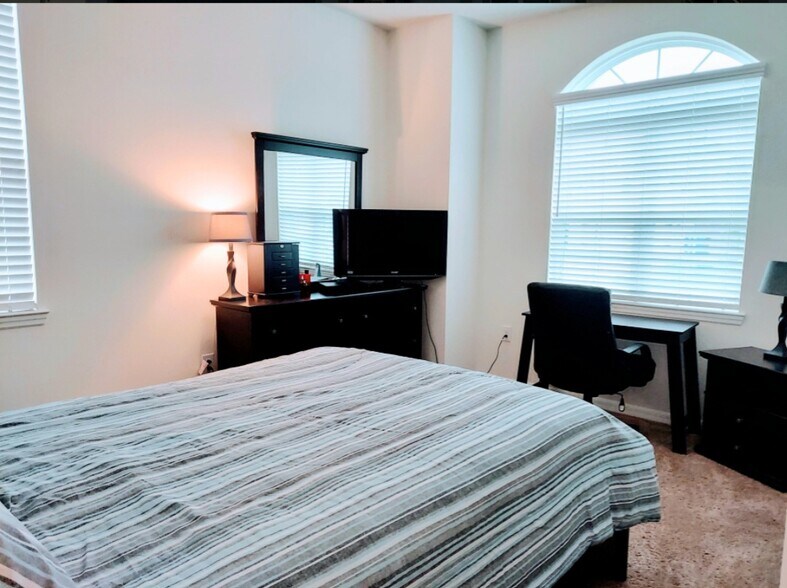 Building Photo - 2500 Avian Loop