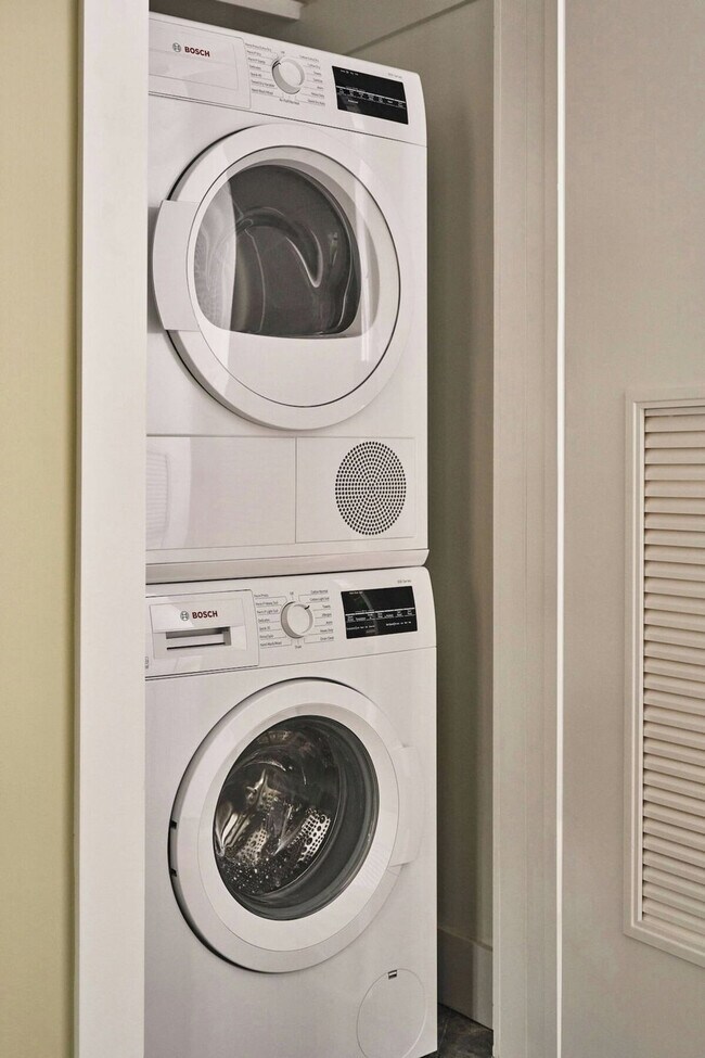 Building Photo - 110 Ann St