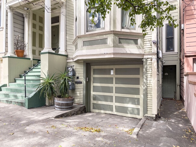 Building Photo - 344a Utah St