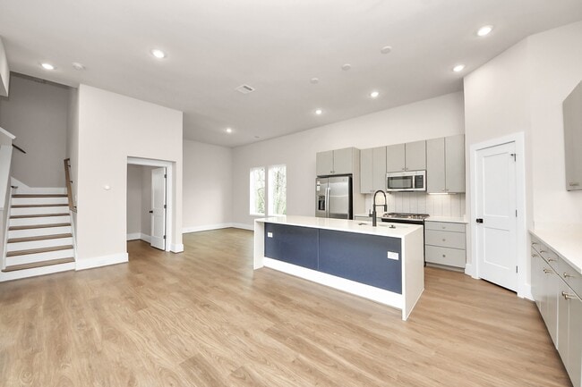 Building Photo - 783 Mansfield St