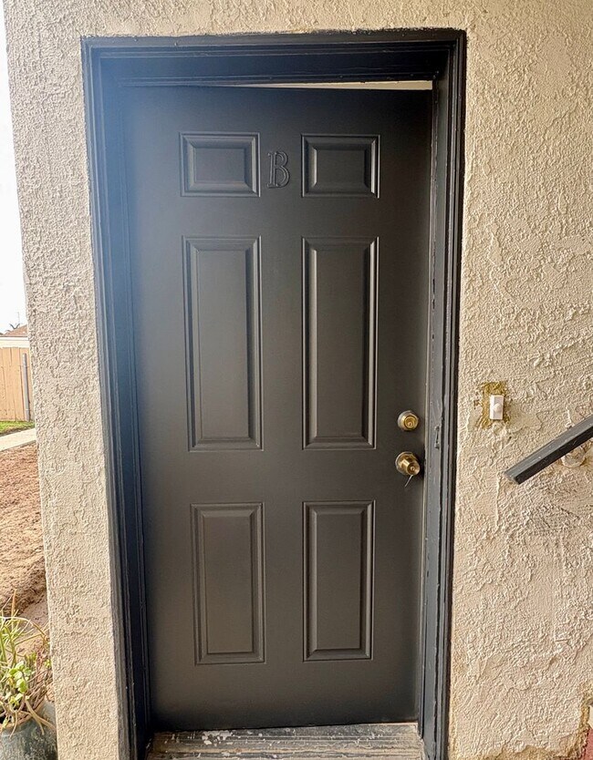 Building Photo - 1951 N Ventura Rd