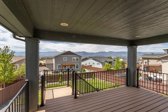Building Photo - Spacious 5-Bedroom Home with Finished Base...