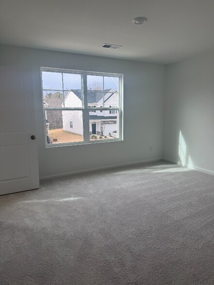 Building Photo - 1028 Red Finch Wy