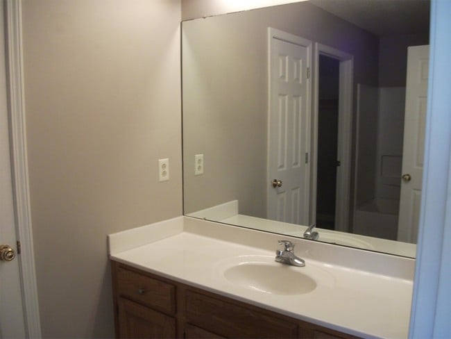 Building Photo - 1105 Walters Dr